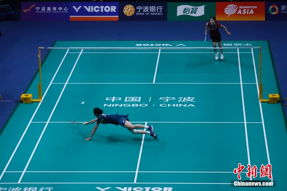 应走上前点 应走上前点